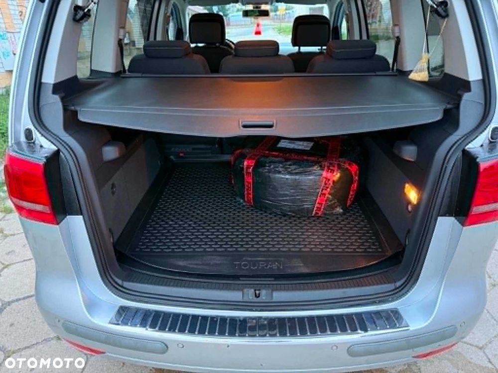 Volkswagen Touran - 8