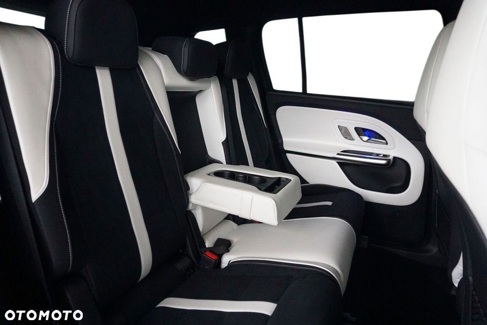 Mercedes-Benz GLB - 11