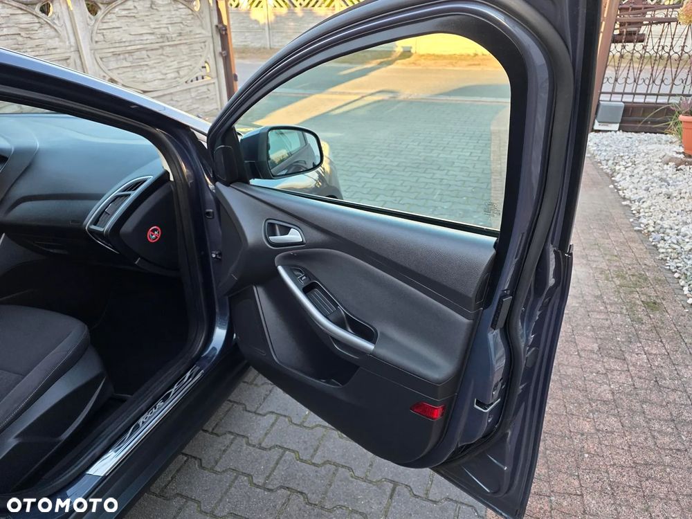 Ford Focus 1.0 EcoBoost Ambiente - 26