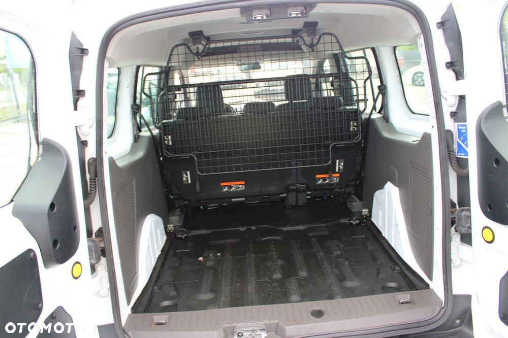Ford Transit Connect - 19