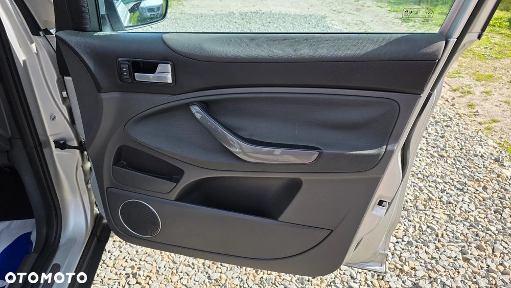 Ford Kuga 2.0 TDCi 2x4 Titanium - 19