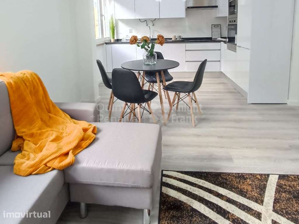 Apartamento T3 renovado com varanda em Benfica - Grande imagem: 3/22