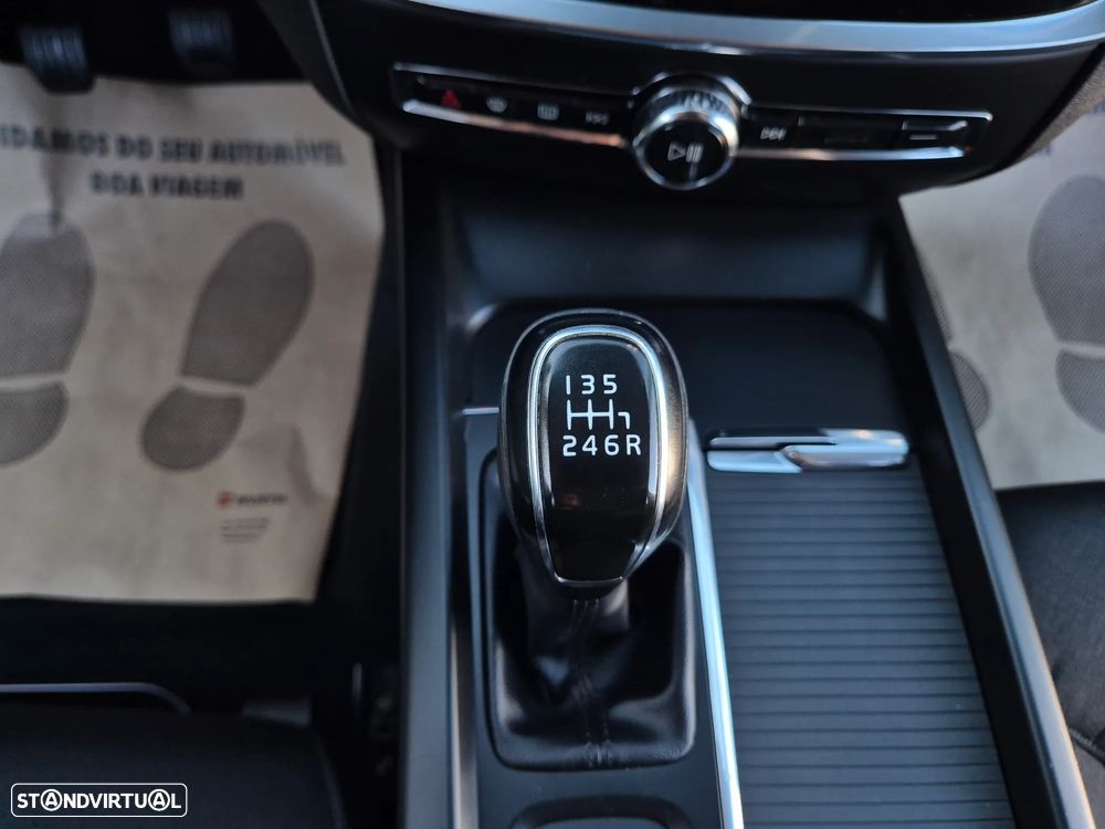 Volvo V60 2.0 D3 Momentum Plus - 39