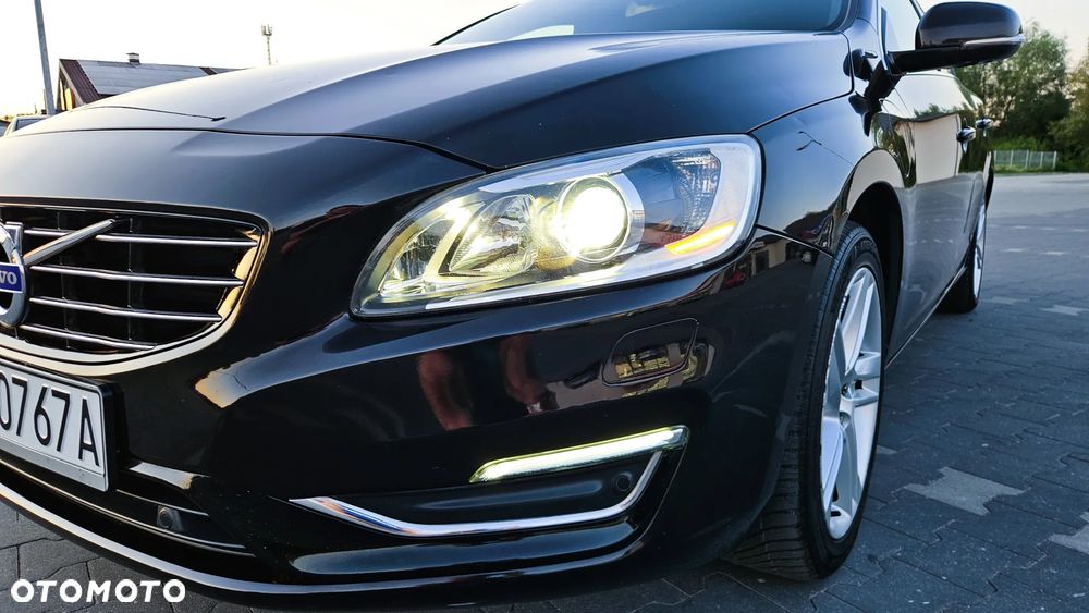 Volvo V60 ver-d6-plug--in--hybrid-awd-geartronic-summum - 5