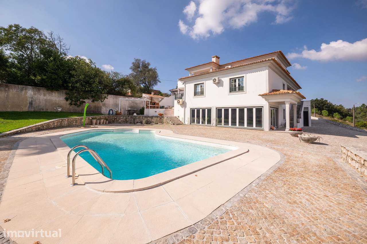 Moradia T4 em Aguim | Quatro suites, piscina e mais de 3.200 m² de ter - Grande imagem: 3/9