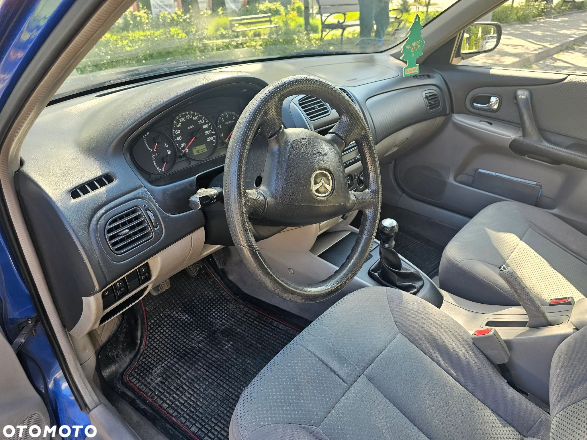 Mazda 323F - 5