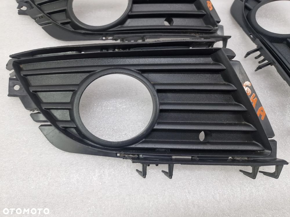 OPEL CORSA C LIFT 03-06 PRAWA KRATKA BOCZNA ZDERZAKA PRZEDNIEGO PRZÓD NA HALOGEN , NR 13120838 , NR AUKCJI B/64 - 2