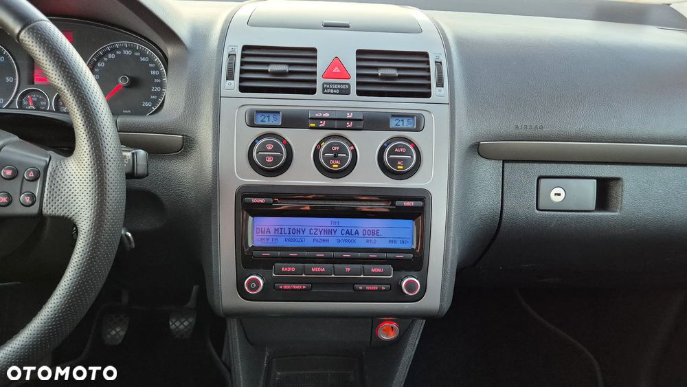Volkswagen Touran 2.0 TDI Highline - 34