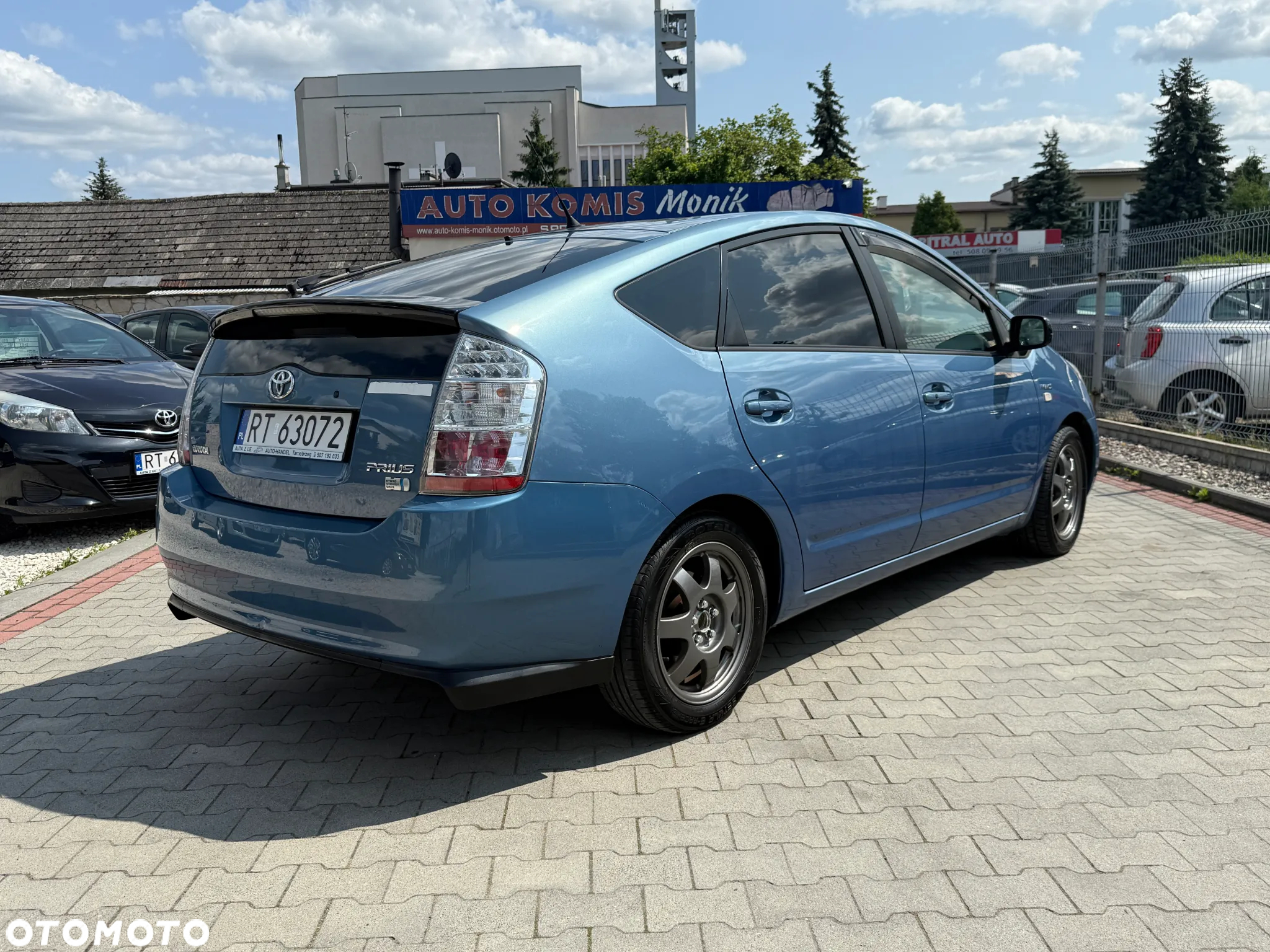 Toyota Prius (Hybrid) Executive - 3