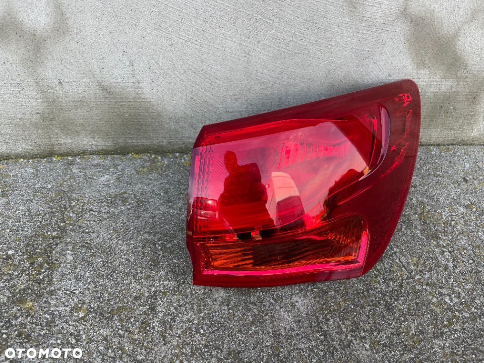 LAMPA TYLNA PRAWA KIA CEED KOMBI 2012-2015 - NOWA - 1