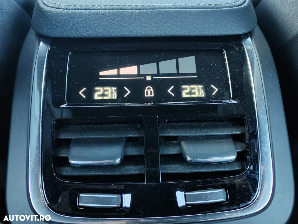 Volvo XC 90 T8 AWD Twin Engine Geartronic Momentum - 11