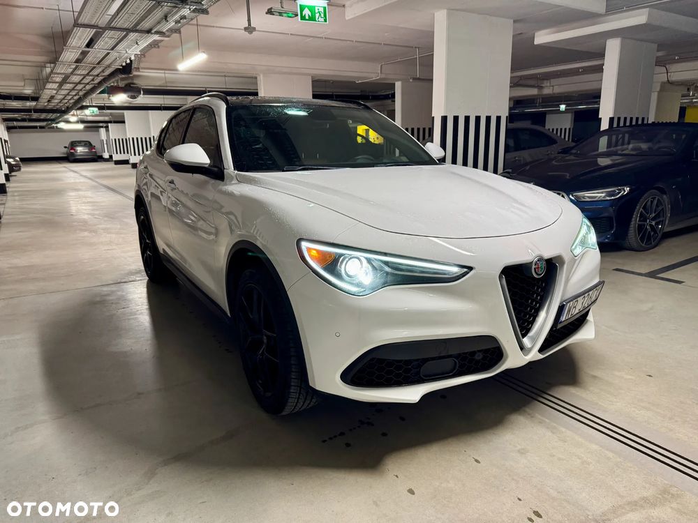 Alfa Romeo Stelvio - 1