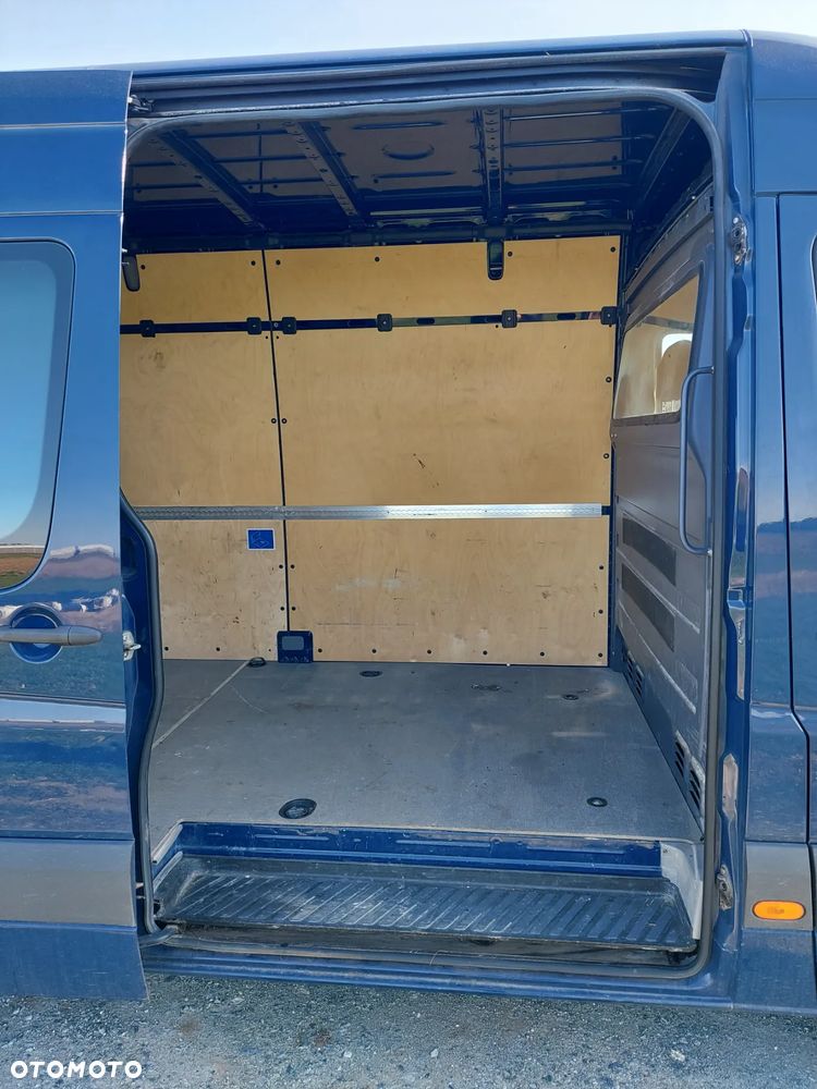 Mercedes-Benz Sprinter - 10