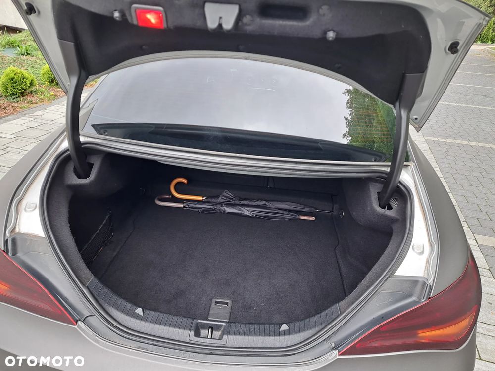 Mercedes-Benz CLA 220 CDI 7G-DCT AMG Line - 29