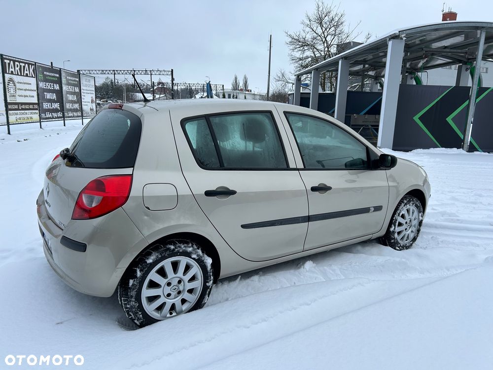 Renault Clio - 14