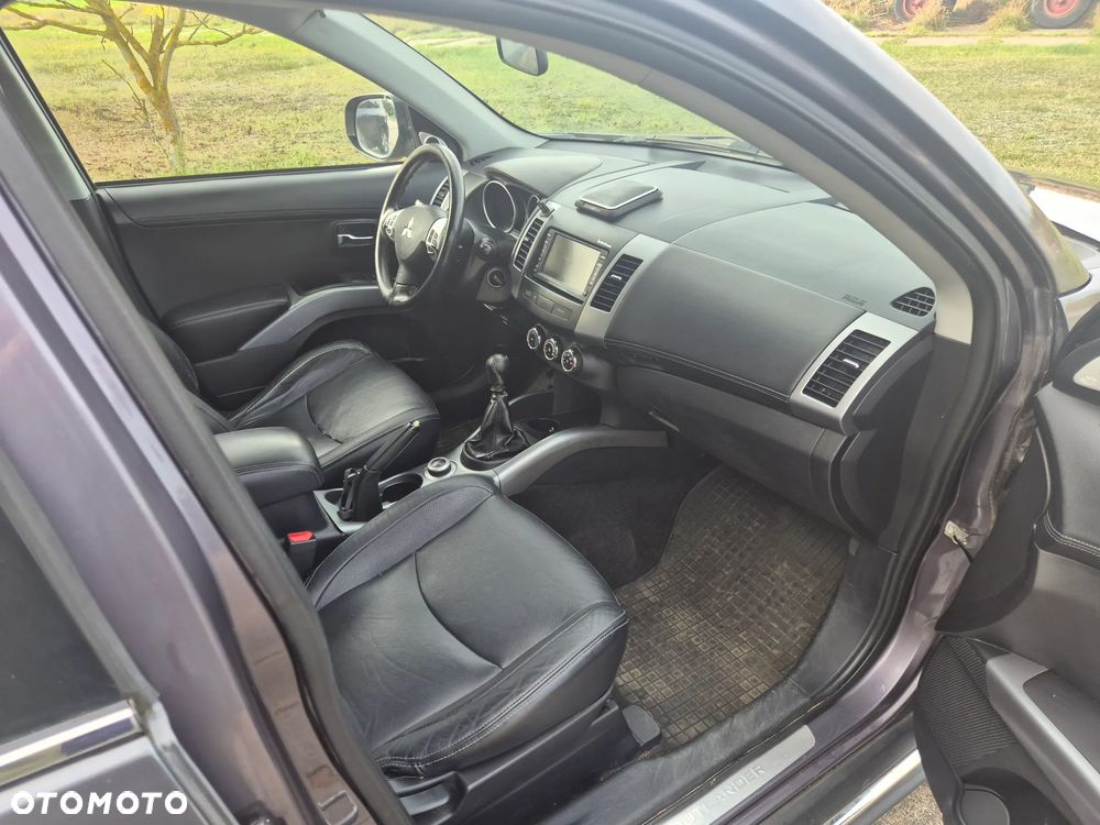 Mitsubishi Outlander - 8