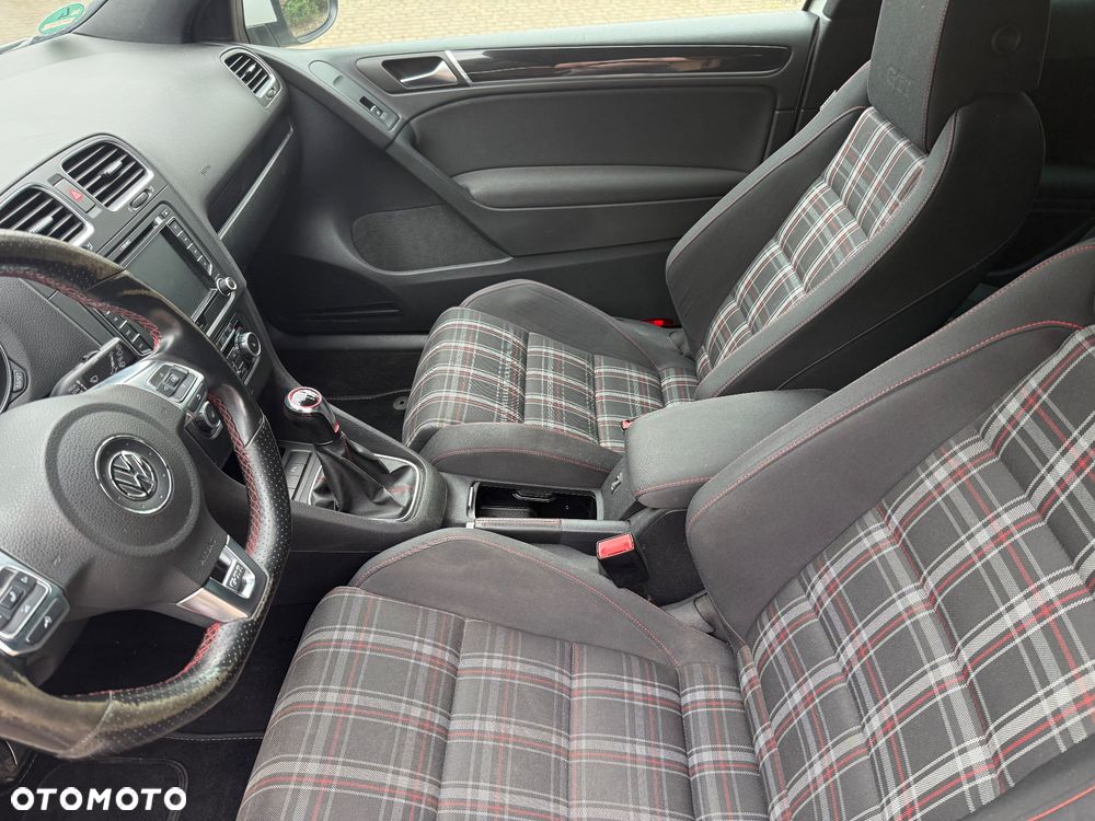 Volkswagen Golf 2.0 GTI adidas - 23