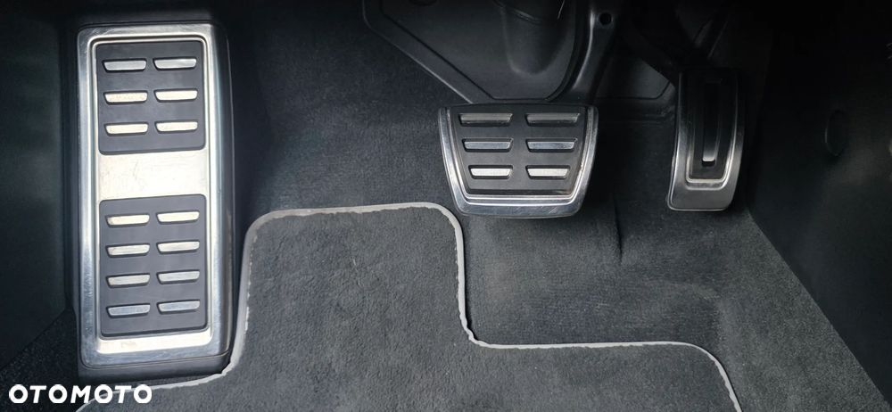 Audi TT S Coupé - 18