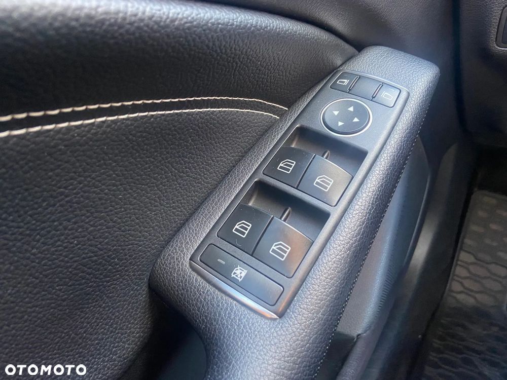Mercedes-Benz CLA 180 7G-DCT - 17