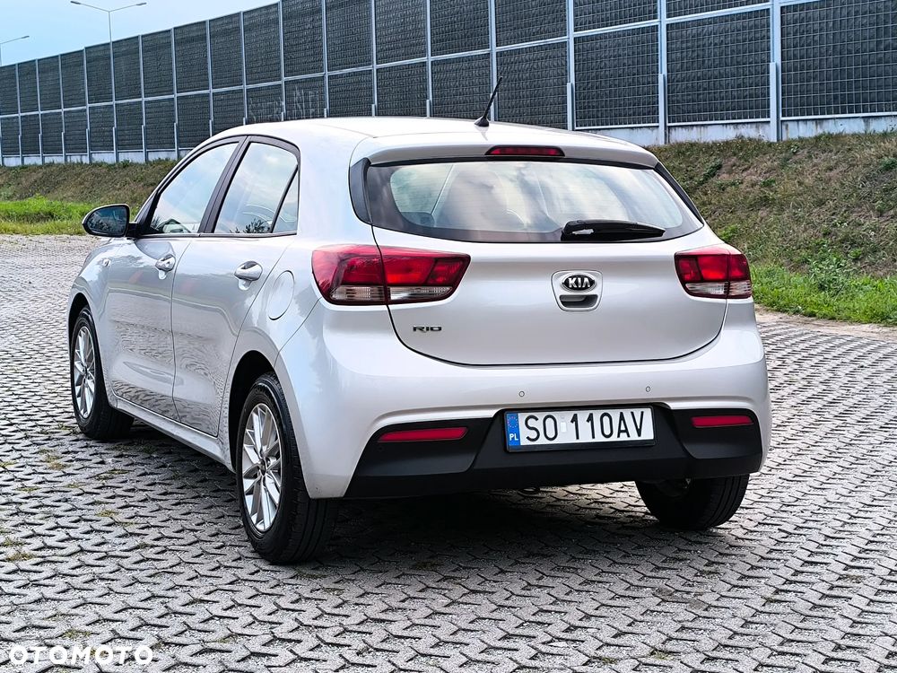 Kia Rio 1.2 L - 8