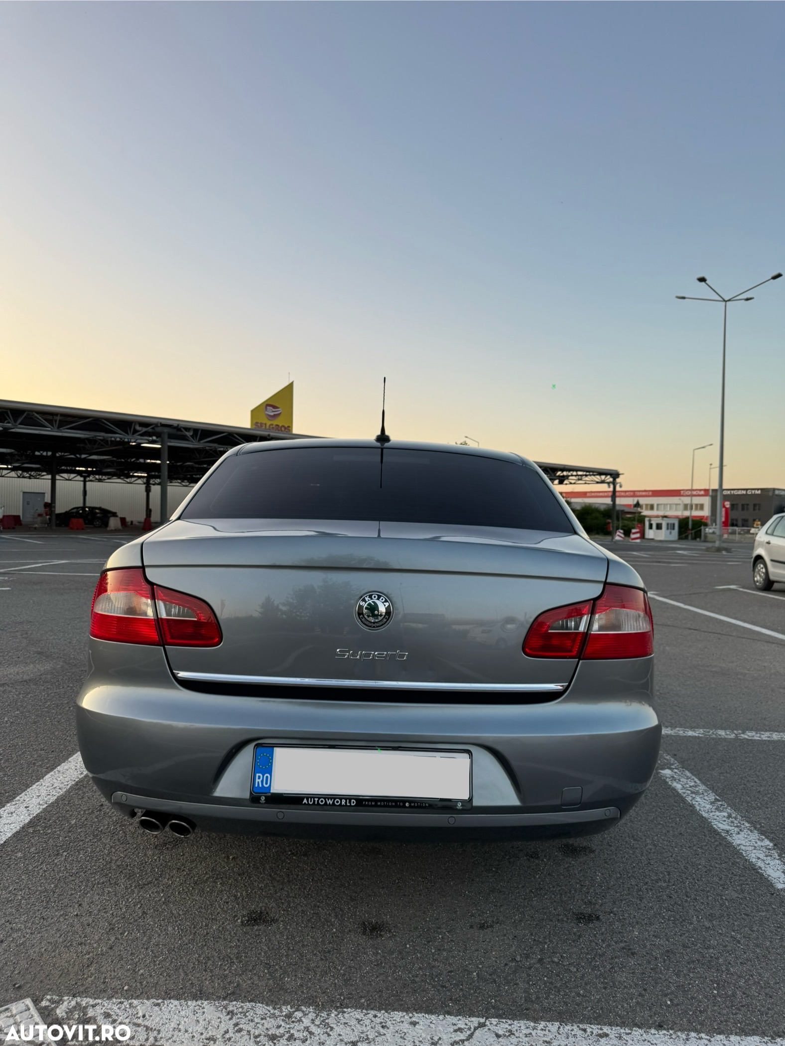Skoda Superb 2.0 TDI DSG L&K - 4