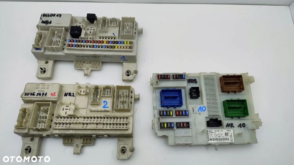 VOLVO V50 - S40 - XC60 SKRZYNKA BEZPIECZNIKÓW / MODUŁ BSI BCM CEM - 1