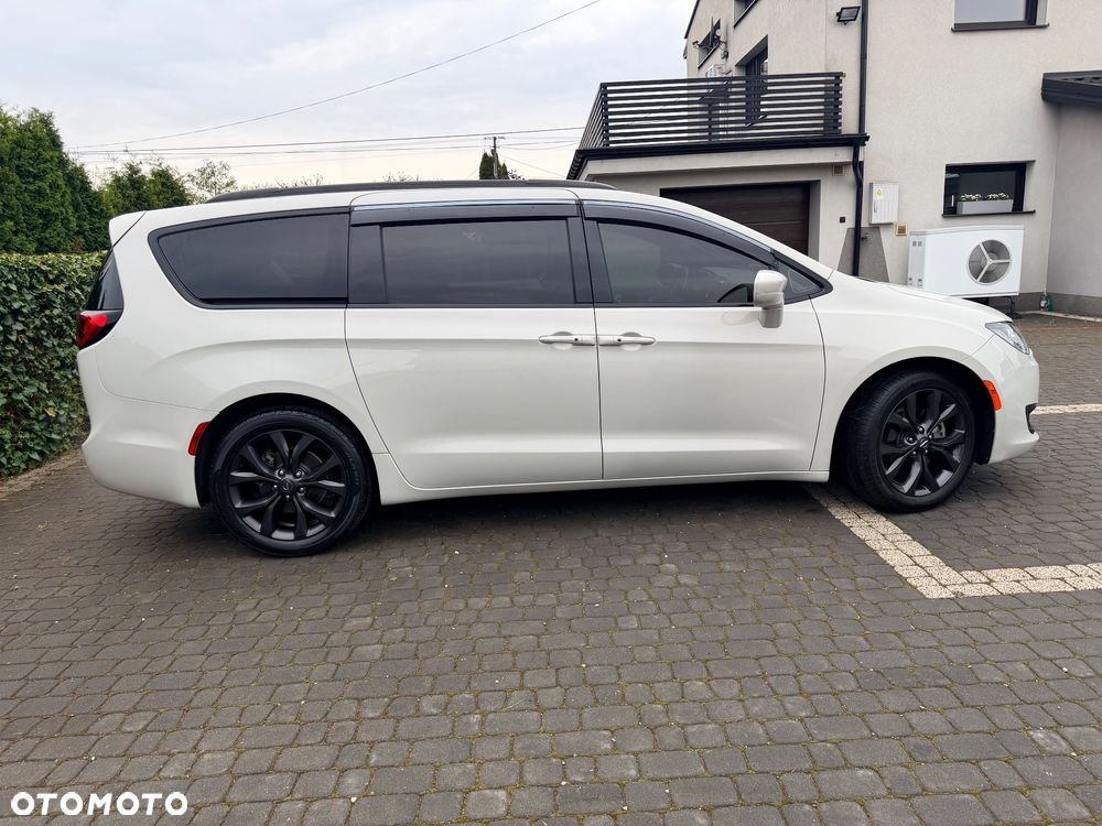 Chrysler Pacifica - 9
