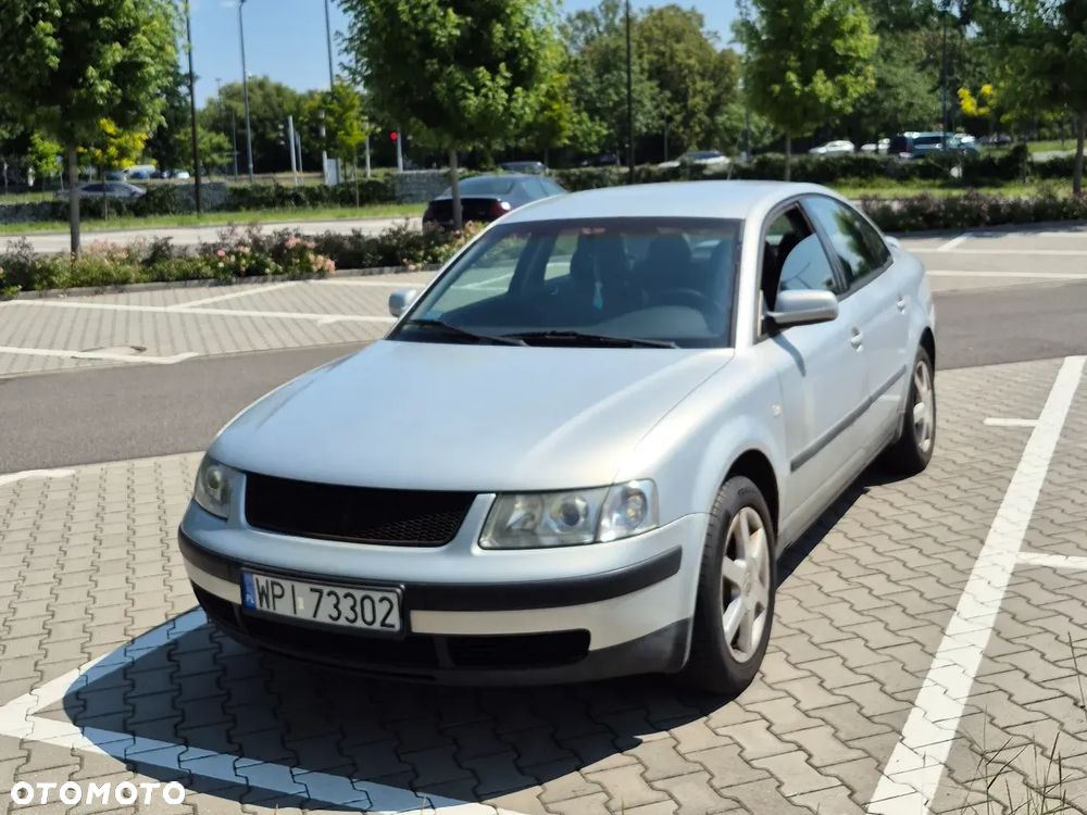 Volkswagen Passat 1.6 Comfortline - 1