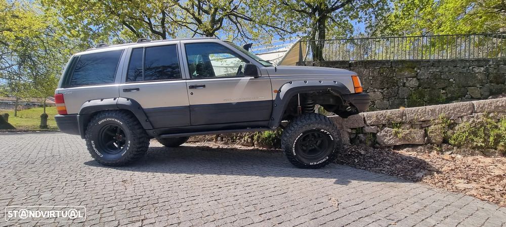 Jeep Grand Cherokee - 1