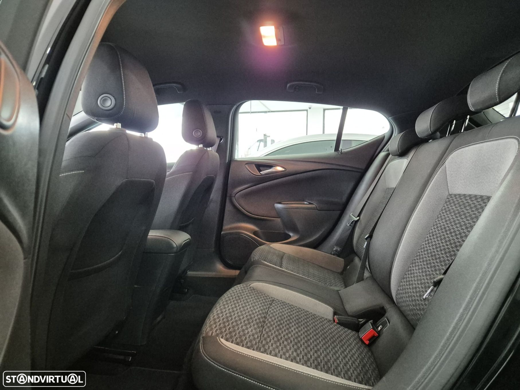 Opel Astra 1.2 T GS Line - 9