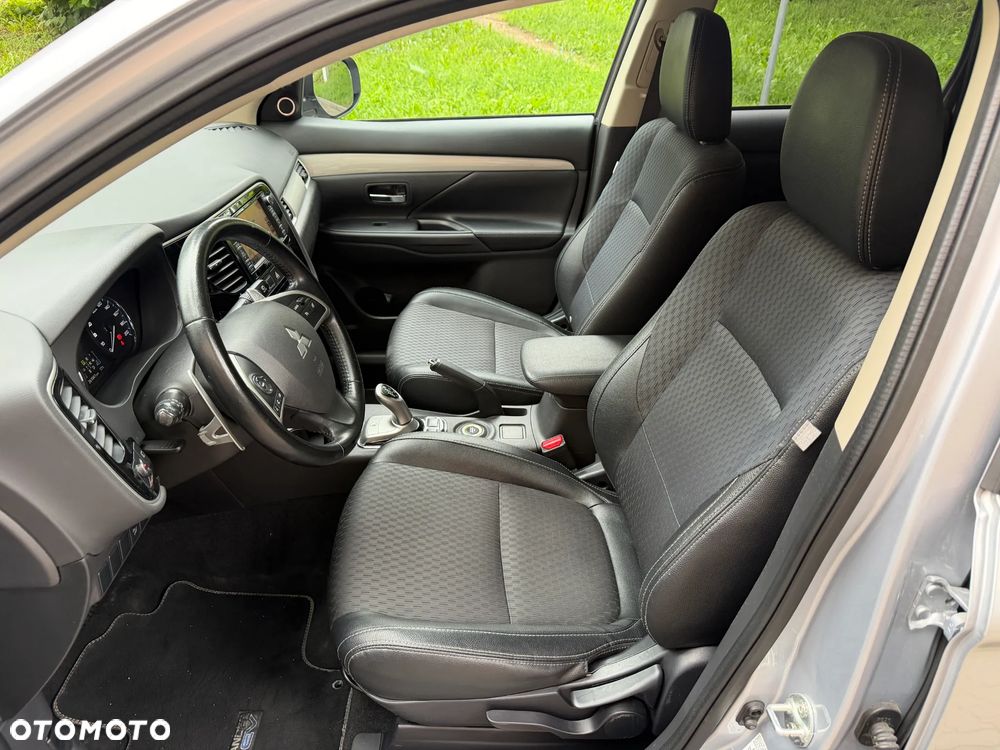 Mitsubishi Outlander 2.0 4WD Plus - 12