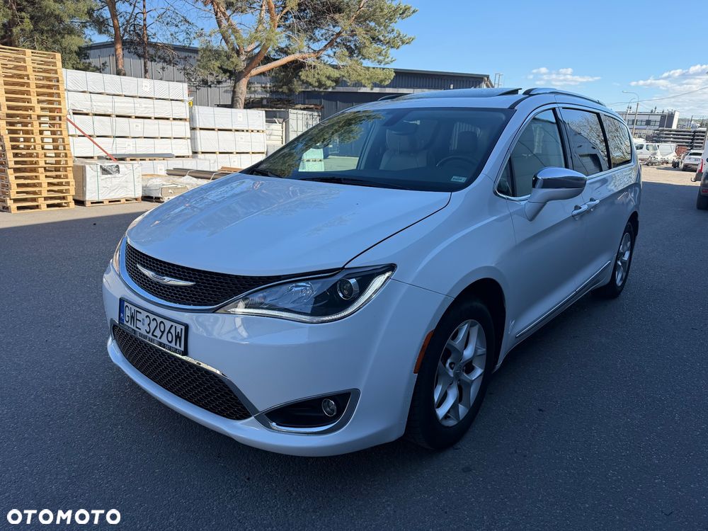 Chrysler Pacifica - 2