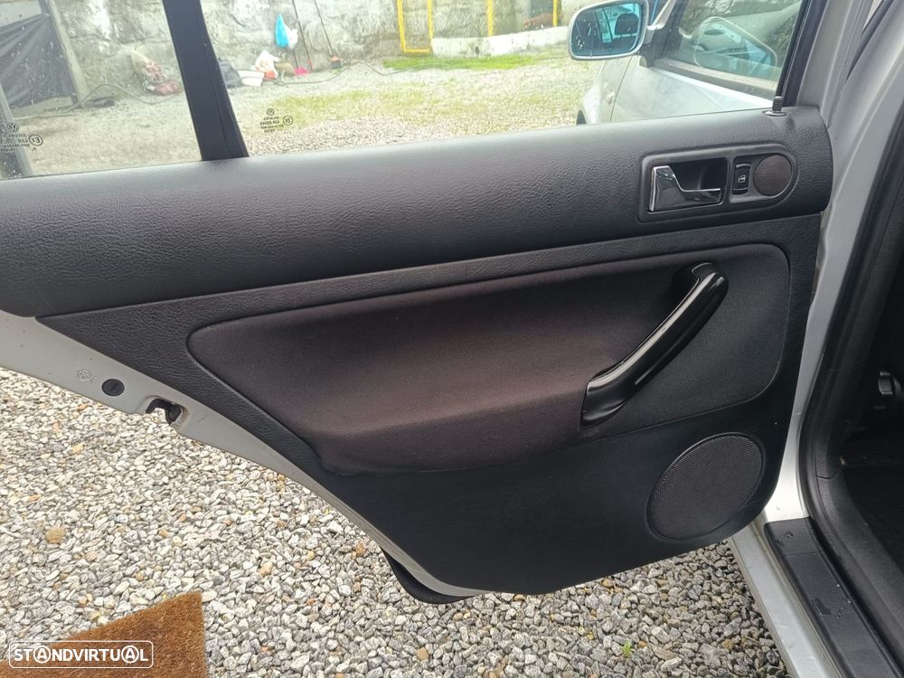 VW Golf Variant 1.9 TDi Highline - 4