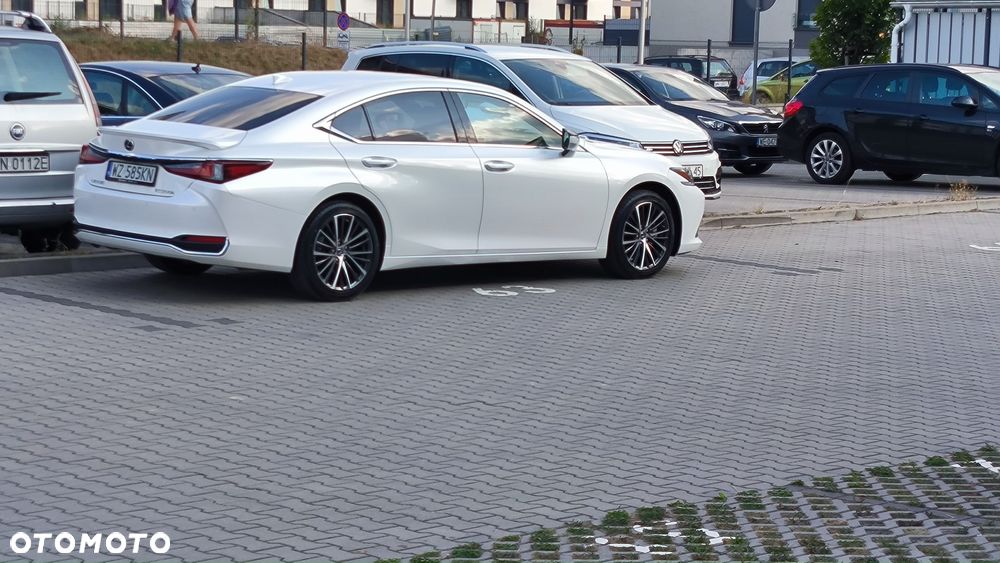 Lexus ES 300h Business Edition - 3