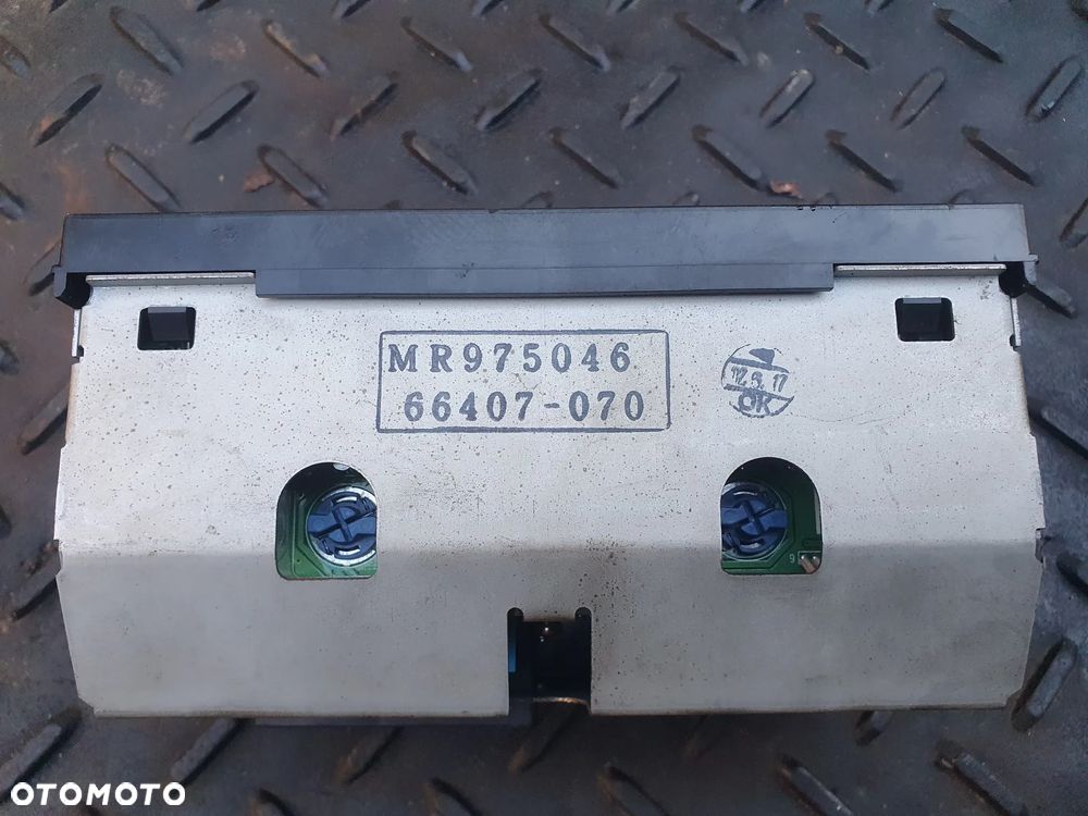 WYŚWIETLACZ EKRAN MITSUBISHI CARISMA MR975046 - 4