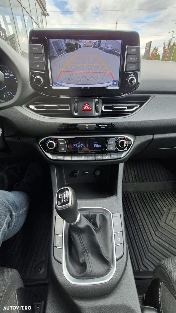 Hyundai i30 1.5 110CP 5DR M/T Highway - 18
