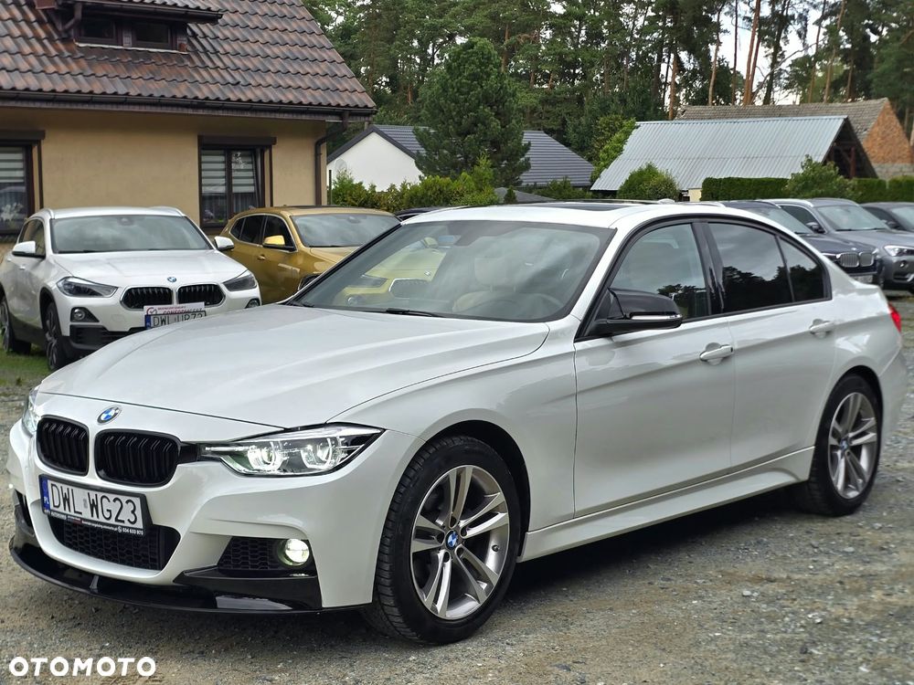 BMW Seria 3 330i - 25