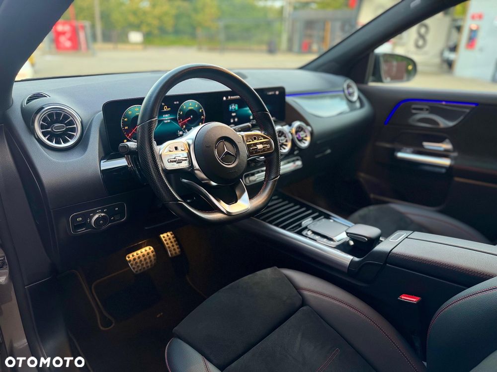 Mercedes-Benz GLA 250 4-Matic AMG Line - 17