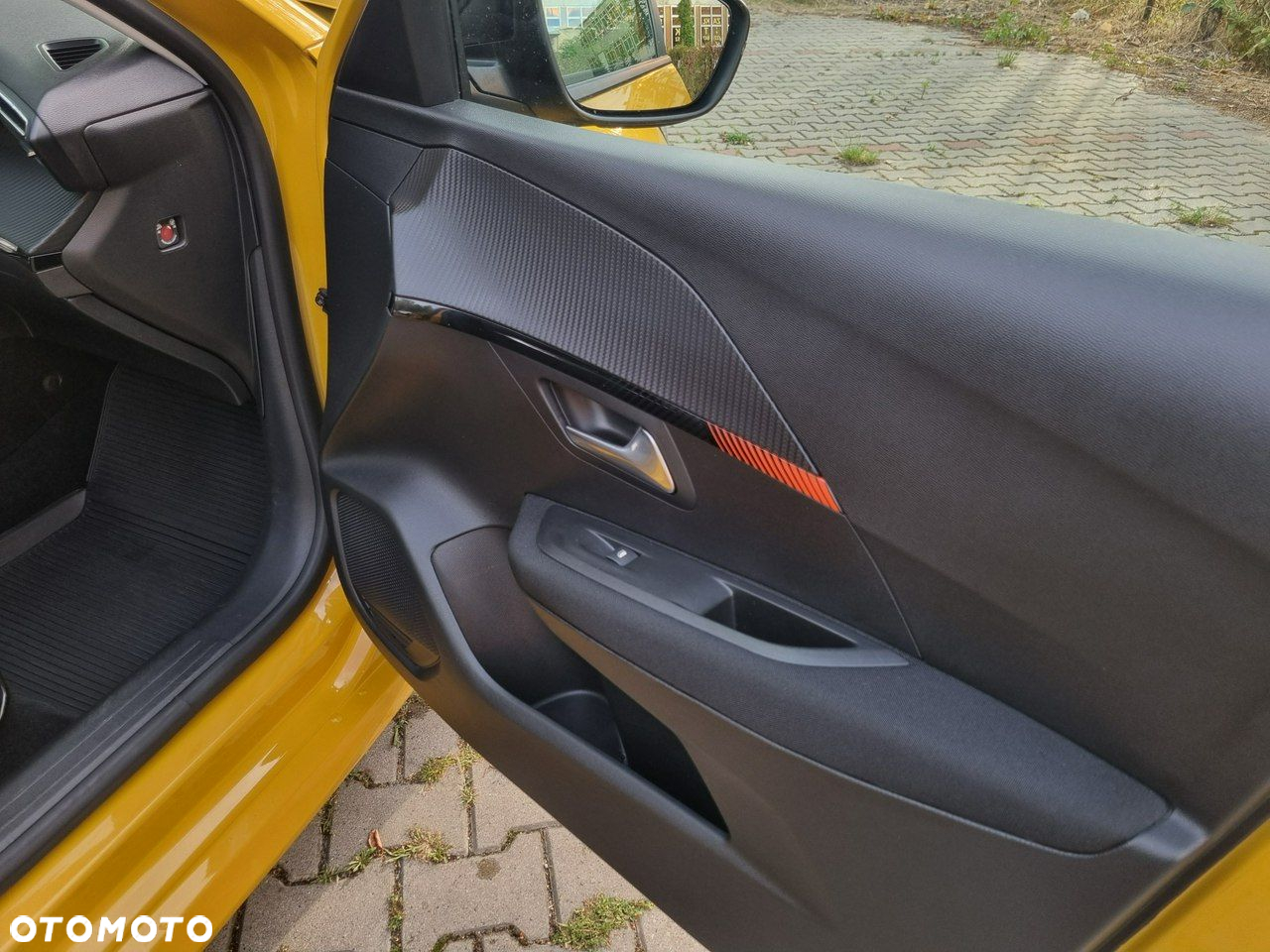 Peugeot 208 - 19
