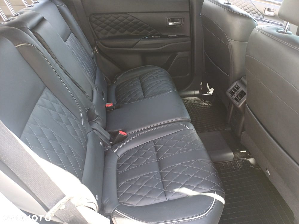 Mitsubishi Outlander 2.4 4WD Diamant+ - 19