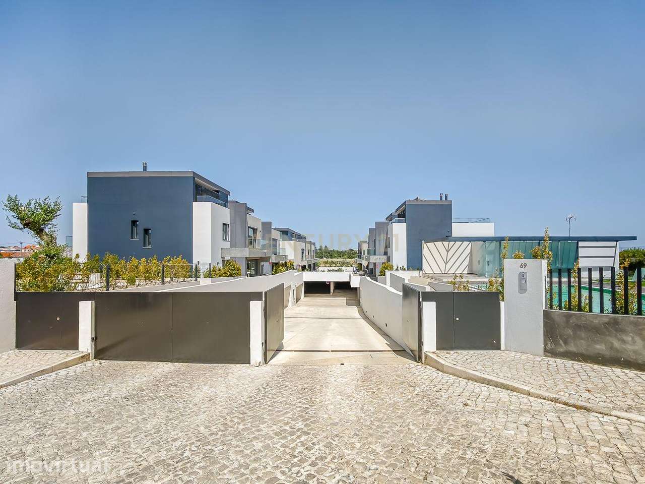 Moradia T4 em Condomínio Privado | Piscina | 6WC | Jardim | Terraço | - Grande imagem: 4/60