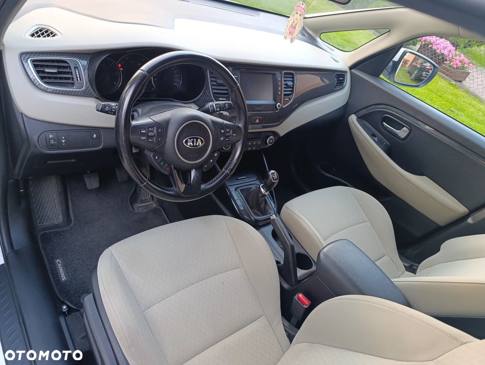 Kia Carens - 21