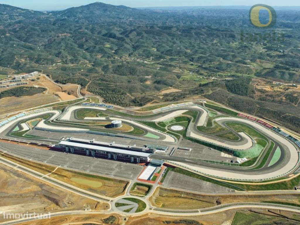 Terreno com área total de 16.334 m2, para construção de edifício de... - Grande imagem: 2/5