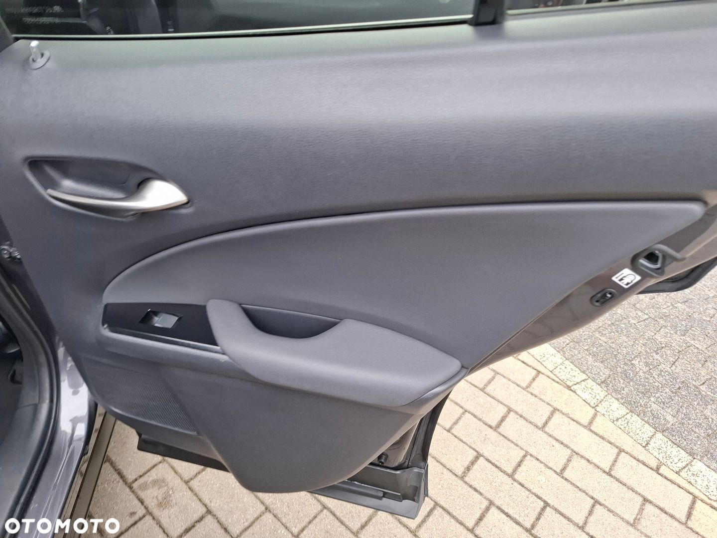 Lexus UX - 25