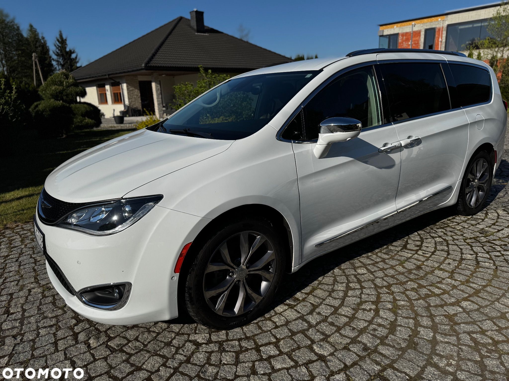 Chrysler Pacifica - 1