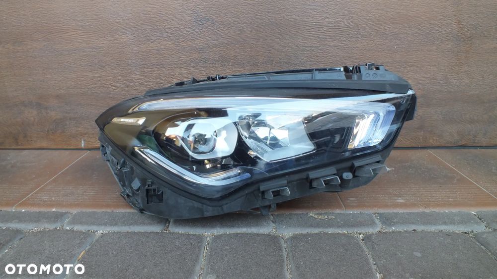 Lampa przednia lewa Mercedes W1189068400 CLA - 1