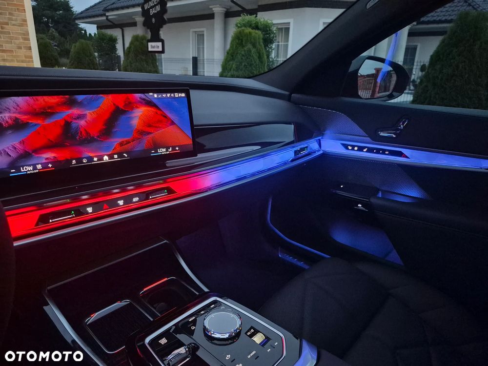 BMW Seria 7 740i - 21