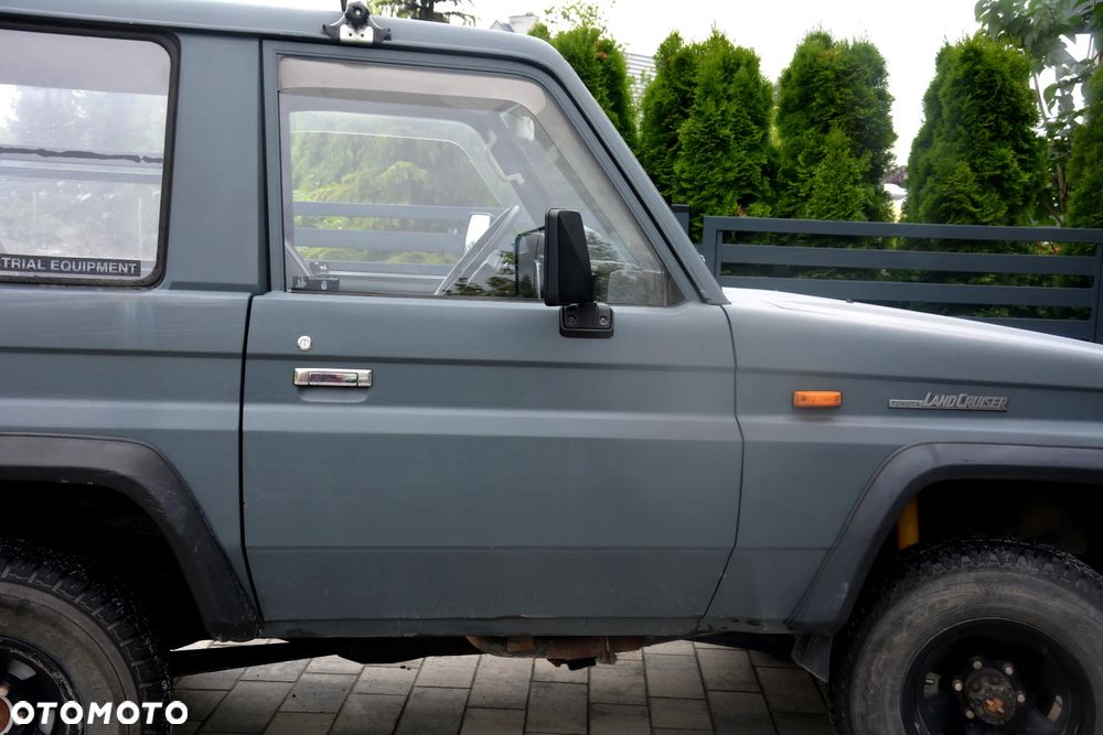 Toyota Land Cruiser - 23