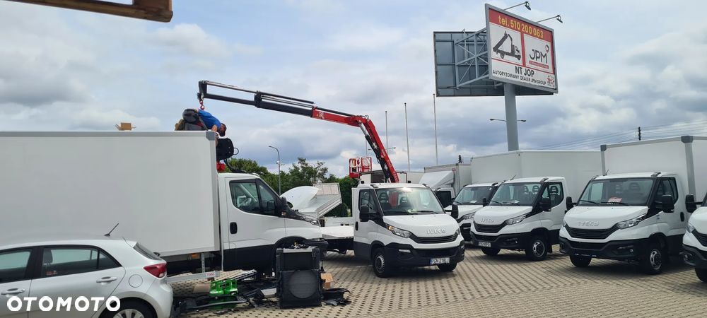 Iveco 35S16 montaż szkła, okien, płyt kamienia. HDS 2020 - 33