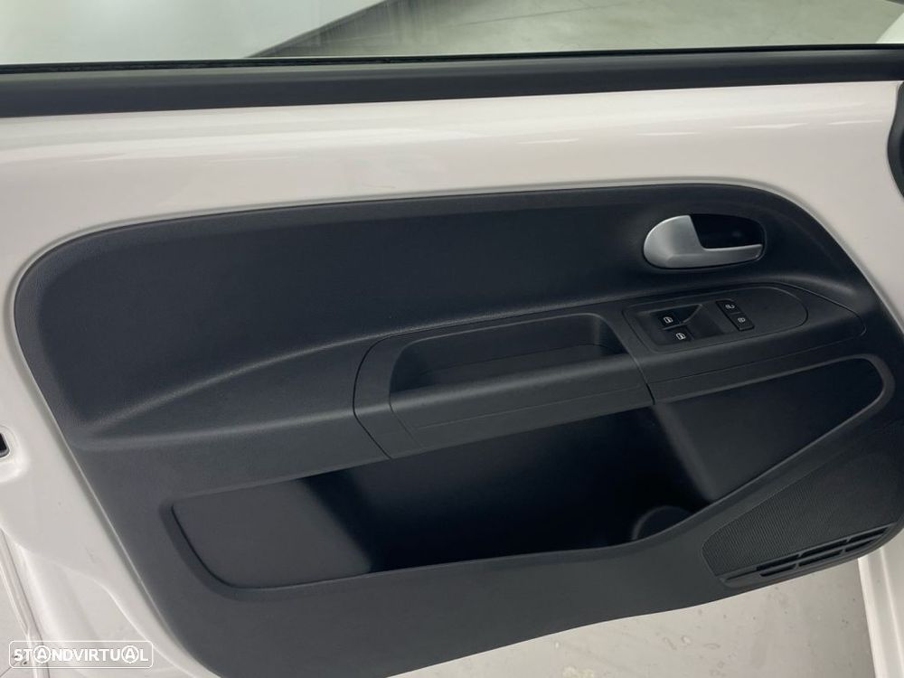 VW Up! 1.0 Move - 17